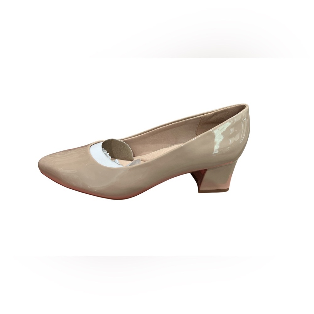 Easy Spirit Beige Patent Heels